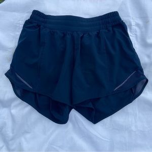 Lululemon Hotty Hot shorts 4” mid rise